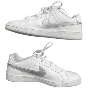 NIKE Court Royale